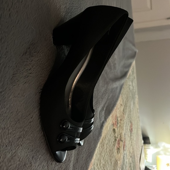 Black peep toe heels - Picture 4 of 6